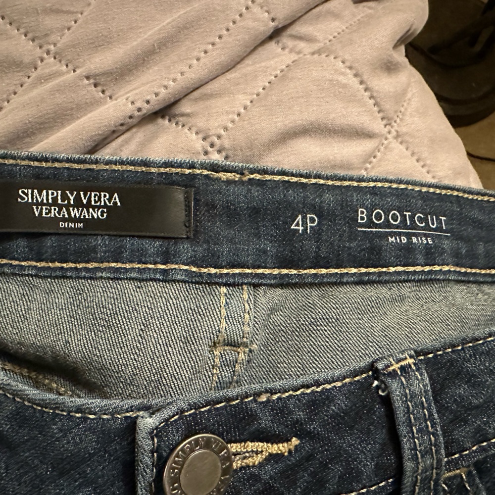 Simply Vera-Vera Wang Bootcut Leg jeans. Size 4P